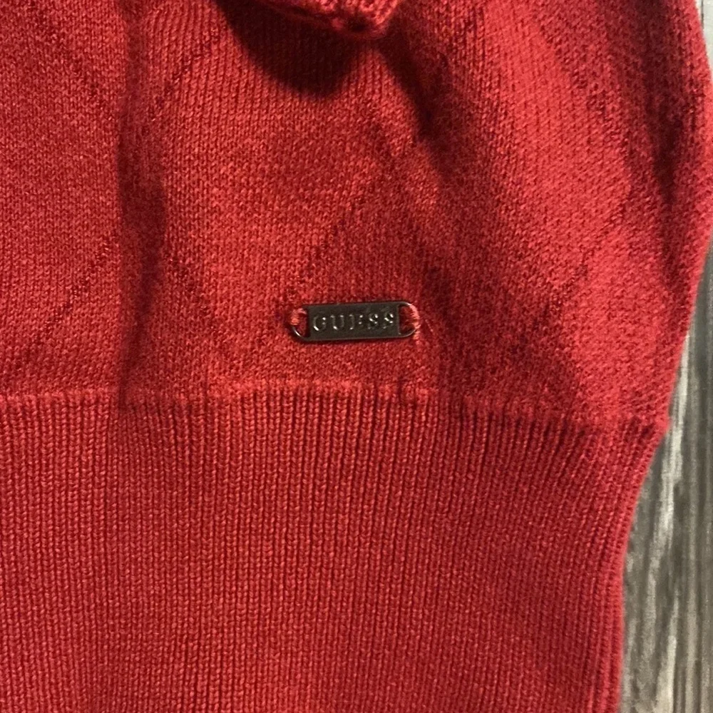 NWT🍍GUESS SWEATER🍍SIZE LARGE🍍O-1